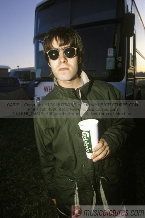 Liam Gallagher Liam Gallagher Outfit, Liam Gallagher Concert, Liam Oasis, 00s Music, Liam Gallagher Oasis, Oasis Band, Liam And Noel, Oasis Clothing, Rock Photography