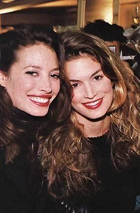 Supermodels Christy Turlington & Cindy Crawford 90's Christy Turlington 90s, Supermodel Hair, 90s Makeup Look, 1990s Supermodels, Models 90s, 90s Makeup, Long Healthy Hair, Original Supermodels, 90s Model