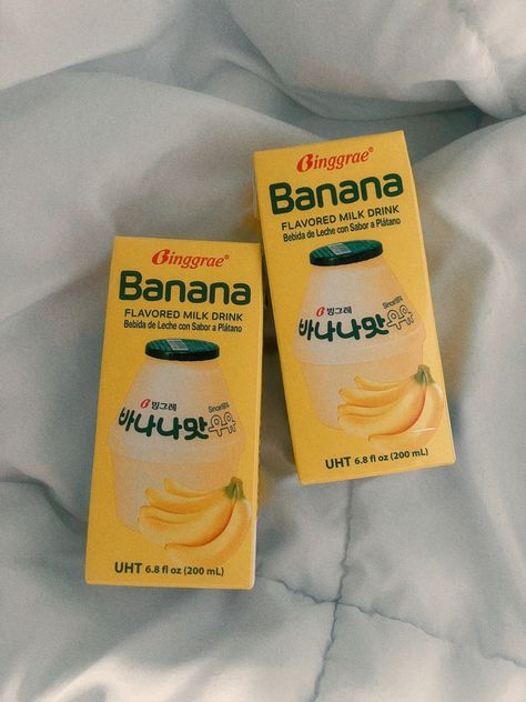 Korean Banana Milk, Banana Milk Aesthetic, Korean Drinks, Banana Drinks, Banana Milk, Refreshing Drinks Recipes, Cute Snacks, Drink Milk, I Want To Eat