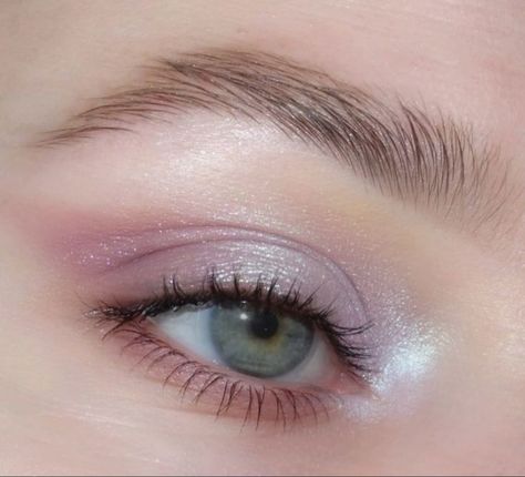 Light Purple Simple Makeup, Icy Pink Eyeshadow, Soft Lilac Makeup, Lilac Bridal Makeup, Lilac Blush Makeup, Subtle Purple Eye Makeup, Subtle Colorful Eye Makeup, Lavender Eyeshadow Looks, Lilac Makeup Look