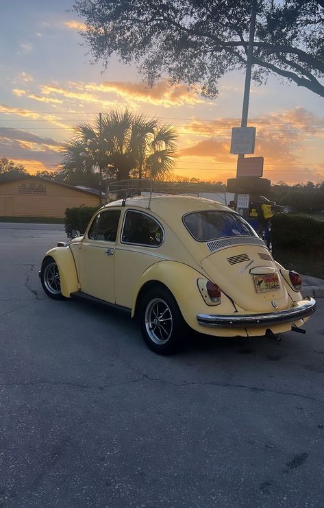 Yellow Buggie Car Aesthetic, Yellow Cars Aesthetic, Yellow Bug Car Aesthetic, Yellow Beetle Car, Yellow Classic Car, Vintage Beetle, Volkswagen Beetles, Sick Cars, Old Vintage Cars