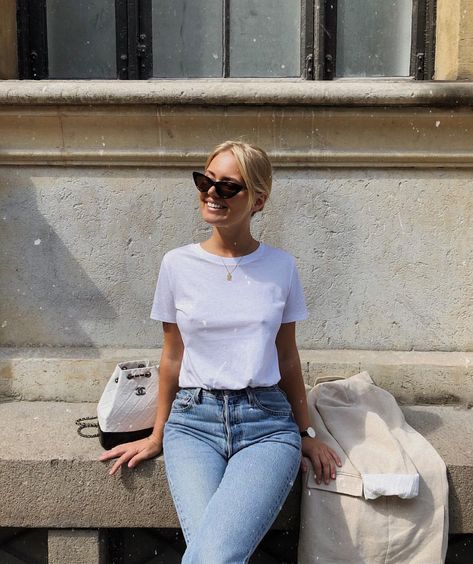 @styleaddict ✨ Basic Tshirt Outfit, White Tshirt And Jeans, White Tshirt Outfit, Wide Leg Outfit, Jeans And T Shirt Outfit, Polo Shirt Outfits, Athleisure Trend, Jeans Outfit Casual, Casual Work Outfit