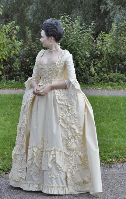 Georgian Era Fashion, 1700s Costume, 1700s Fashion Women, Hair Gown, 1700 Fashion, Historical Gowns, 18th Century Dress, Rococo Fashion, 18th Century Costume