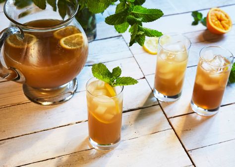 Fruit Tea Recipes, Lemonade Tea Recipe, Tea Punch, Beverage Stations, Coffee Punch, Bowl Cocktails, Easter Dishes, Cajun Food, Fruit Juices