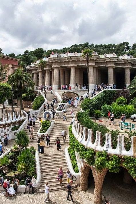 Barcelona Park Guell, Wedding Architecture, Parque Guell, Park Guell Barcelona, Wanderlust Wedding, Barcelona Aesthetic, Gaudi Architecture, Parc Guell, Park Guell