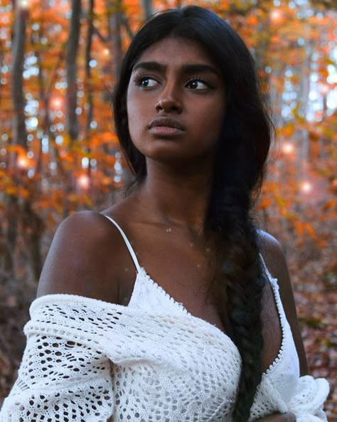 Amélie on Instagram: "Et prendre la clef des champs. 📸 @ludivinegouttenoire 🍁🦊" Fade With Long Hair, Natural Hair Styles Black Women, Curly Hair With Highlights, Hair Styles Black Women, Highlights Caramel, Easy Little Girl Hairstyles, Beauty Station, Hair Styles Black, Hair With Highlights