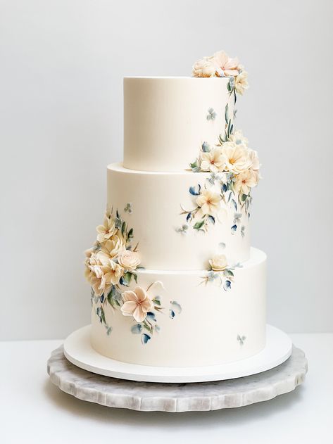 Wedding Cake With Buttercream Flowers, Wedding Cake Buttercream Flowers, Wedding Cake With Buttercream, Wedding Cake With Cupcakes, Beaufort Wedding, Wedding Cakes And Cupcakes, Italian Wedding Cakes, Pretty Wedding Cakes, Cake With Buttercream