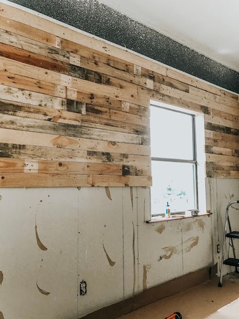 Pallet Wood Garage Walls, Pallet Garage Wall, Pallet Wall Garage, Garage Pallet Wall, Diy Garage Wall Covering, Pallet Wood Walls Living Room, Palet Wall Ideas, Garage Makeover Man Cave, Garage Interior Walls