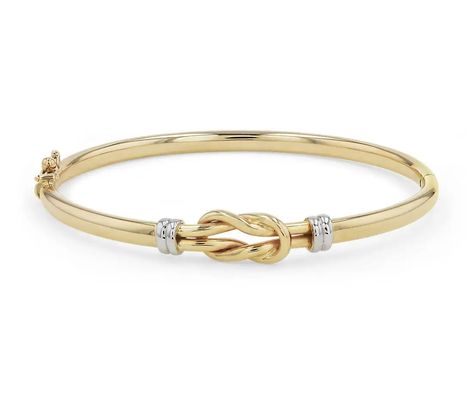 Juicy Jewelry, Gold Knot Bracelet, Knot Bangle, Stackable Bangles, Jewelry Advice, Yellow Gold Bangle, Types Of Earrings, Bangles Design, Jewelry Bracelets Gold