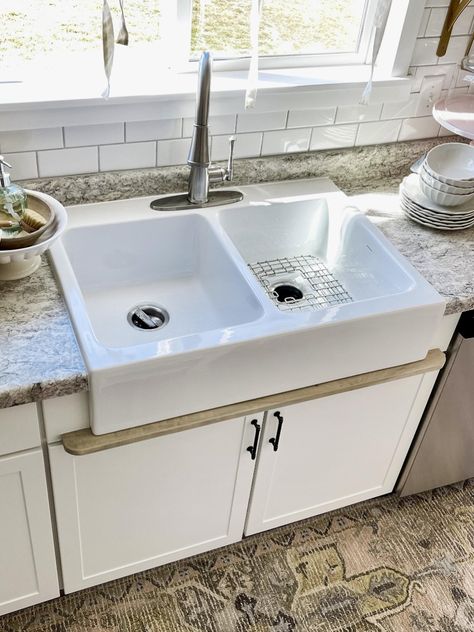 How I Updated My Kitchen with a Sinkology Farmhouse Sink - Sinkology Kitchen Sink Faucet Placement, Drop In Farmhouse Sink, Double Farmhouse Sink, Kitchen Sink Diy, Farmhouse Sink Installation, Brand New House, White Farmhouse Sink, Fitted Cabinets, Nordic Winter