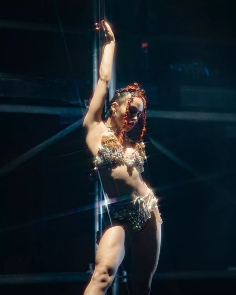 Fka Twigs Pole, Concert Stage Design, Pole Dance Wear, Fka Twigs, Pole Wear, Exotic Dance, Dancing Aesthetic, Goddess Energy, Dance Routines