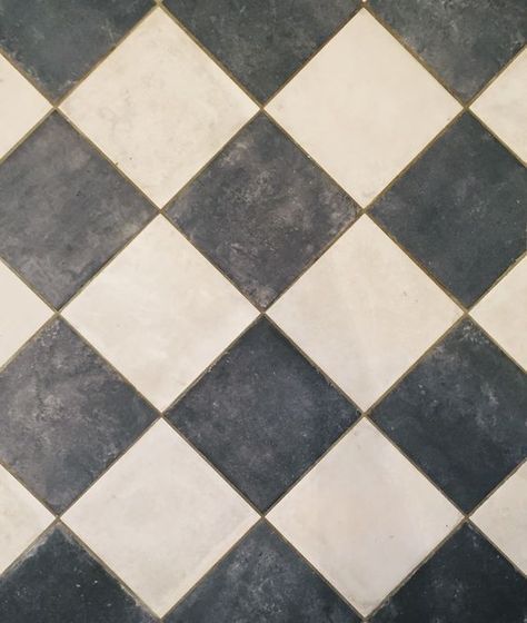 Checkered Tile, Checkerboard Floor, White Tile Floor, Black And White Tiles, White Floors, Ceramic Floor, Decoration Inspiration, White Tiles, Home Reno