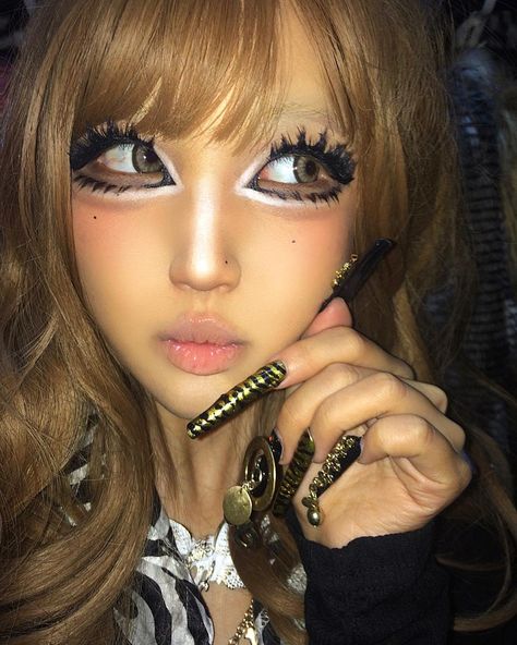 Harajuku Makeup, Gyaru Aesthetic, Gyaru Hair, Gyaru Makeup, Hime Gyaru, Gyaru Fashion, Make Up Inspo, Bold Makeup, Goth Makeup