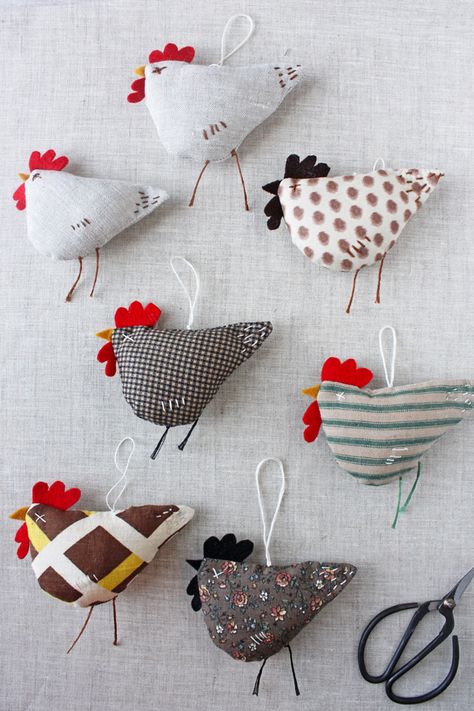 Raw Wood Crafts, Ann Wood Free Patterns, Sheep Pattern Sewing, Diy Sewing Ornaments, Chicken Plush Pattern, Chicken Basket Sewing Pattern Free, Chicken Gifts Ideas, Sewing Ornaments Christmas, Tiny Handmade Gifts