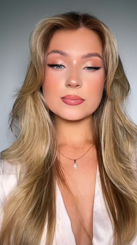 Vs Angel Makeup Look, Wedding Glowy Makeup, Vs Angels Makeup, Angel Bridal Makeup, Vs Makeup Look Angels, Glowy Bridesmaid Makeup, Victoria Secret Angel Makeup, Angel Makeup Look, Vs Angel Makeup