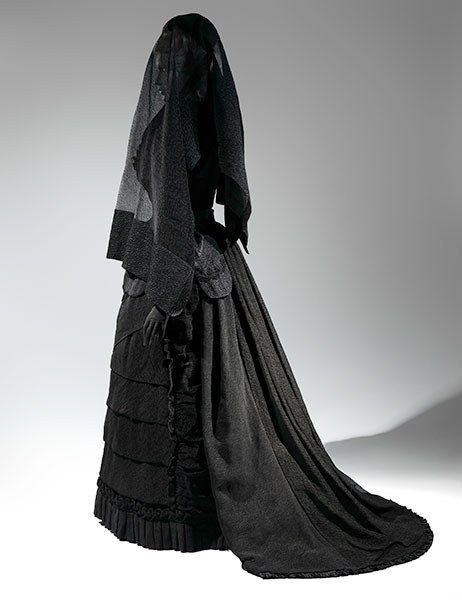 Funeral Dress, Funeral Attire, 1870s Fashion, Victorian Clothing, Retro Mode, Costume Collection, Costume Institute, Vintage Mode, Vestidos Vintage