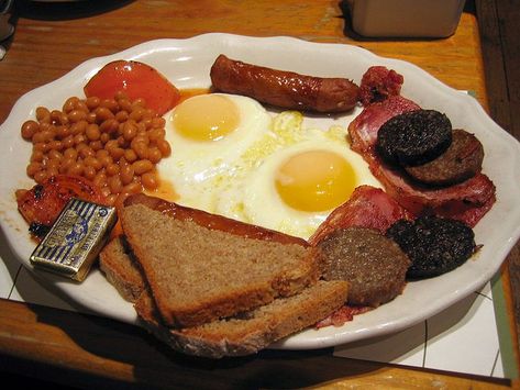 What I wouldn't give for an authentic Irish breakfast Full Irish Breakfast, Breakfast Around The World, Irish Breakfast, Full English Breakfast, Traditional Breakfast, Irish Recipes, Different Countries, Breakfast Dishes, Sausages