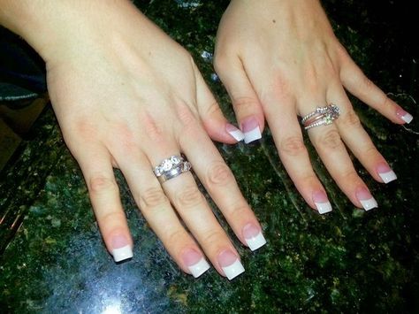 Wearing press-on square-tipped french nails. | 18 Makeup Sins That The '00s Are Entirely Responsible For White Tip Acrylic Nails, White Tip Nails, Manicure Gel, French Tip Acrylic Nails, French Acrylic Nails, Bling Acrylic Nails, French Tips, Square Acrylic Nails, Manicure Y Pedicure