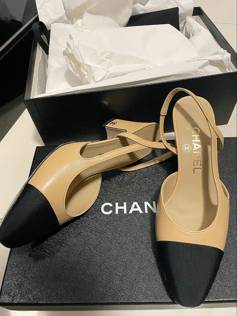 Chanel sling back Chanel Heels, Best Designer Bags, Slingback Heel, Fashion Today, Dream Shoes, Chanel Shoes, Vintage Chanel, Buy Shoes, Mode Fashion