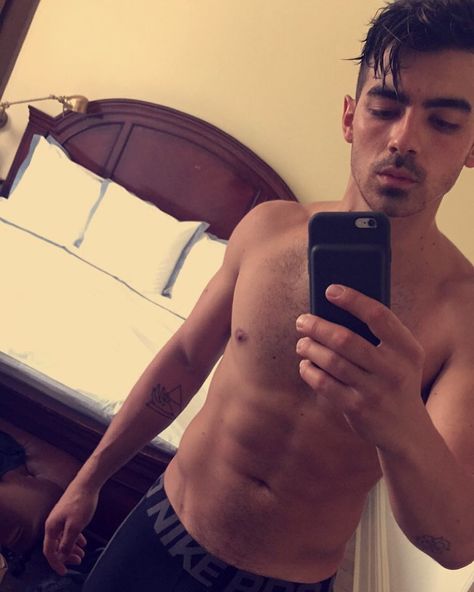 16 Hot Celeb Men Who Bared (Almost) All on Instagram Nick Jonas, Jonas Brother, Man Crush Everyday, Joe Jonas, Jonas Brothers, Cute Celebrities, Man Crush, New People, Celebrities Male