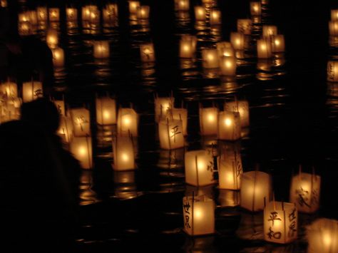 August 6th peace festival in Seattle at Green Lake-- lit lanterns floating on the water Lanterns Floating, Water Lantern Festival, Pond Lights, Floating Lights, Lantern Festival, Wedding Plan, Green Lake, Floating Candles, Laser Lights