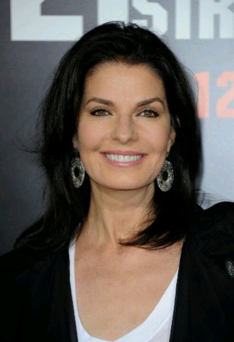 Sela Ward (1956) (Sisters (TV show), The day after tomorrow, House M.D., CSI N.Y.) Sela Ward, 60 Year Old Woman, Wedding Hairstyles Medium Length, Haute Hair, Latest Short Hairstyles, Hot Hair Styles, Ageless Beauty, Feathered Hairstyles, Women Over 50