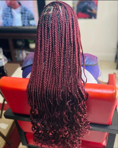 Red Curly Braids Black Women, Red Box Braids With Curls At The End, Medium Red Box Braids, Colored Braids With Curly Ends, Black Red Box Braids, Burgundy Knotless Braids On Black Hair, Burgundy Knotless Braids With Curls, Red Medium Boho Knotless Braids, Maroon Knotless Braids With Curls