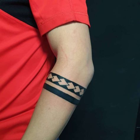 Simple Tribal Armband Tattoo Bend, Stripe Tattoo, Tattoo Bras Homme, Tato Maori, Wrist Band Tattoo, Band Tattoos For Men, Motherhood Tattoos, Tattoo Band, Band Tattoos