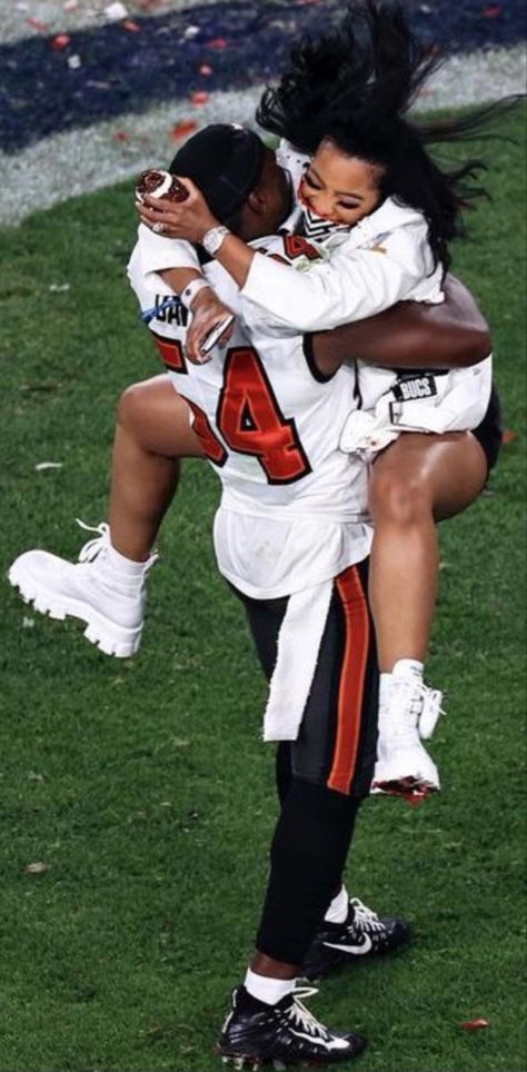 Black Nfl Couples, Nfl Relationship Goals, Black Couple Football Pictures, Relationship Basket, Football Wife Aesthetic Black, Black College Couples, Nfl Couple Aesthetic, Nfl Wife Aesthetic Black, Nfl Girlfriend Aesthetic