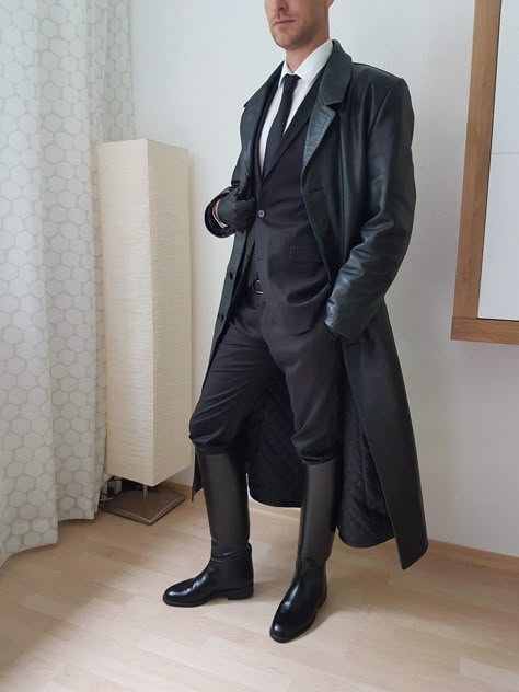 Mens Long Boots, Causal Fall Outfits, Boots Men Outfit, Mens Riding Boots, Boots Outfit Men, Black Overcoat, Gala Outfit, High Boots Outfit, Mens Leather Clothing