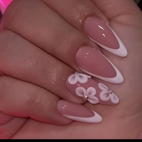 Short Almond Nails Asian, Almond With Design, White French Almond Nails, White Nails Almond Shape, Almond Nails Designs Pink, Birthday Nails Almond Shape, Almond Nails With Gems, Grad Nails, Everyday Nails