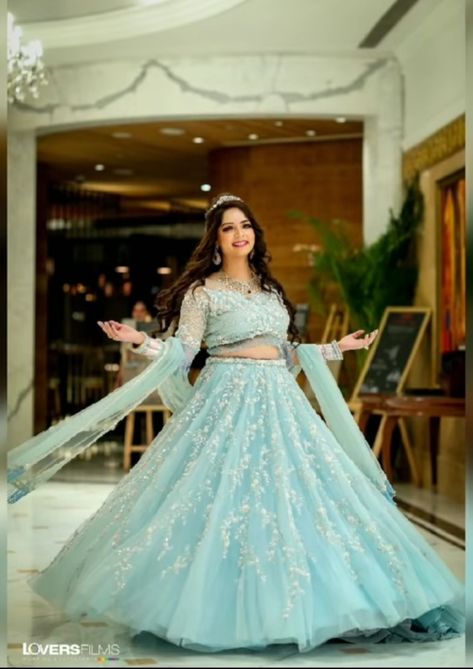 Blue Lehenga Jewellery Ideas, Lehenga Jewellery Ideas, Minimalistic Bride, Sky Blue Lehenga, Mehendi Bridal, Wedding Designers, Lehenga Bridal, Lehenga Jewellery, Latest Bridal Lehenga