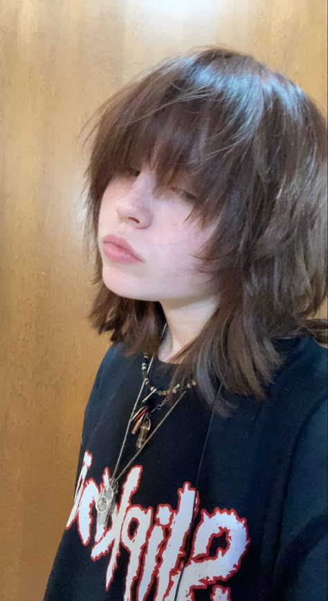 Wolf Shaggy Haircut, Emo Wavy Hair, Grunge Hair With Bangs, Haircut Short With Bangs, Wolf Cut Largo, Emo Haircuts Medium, Shag Cut No Bangs, Shaggy Short Hair With Bangs, Short Wolfcut With Bangs