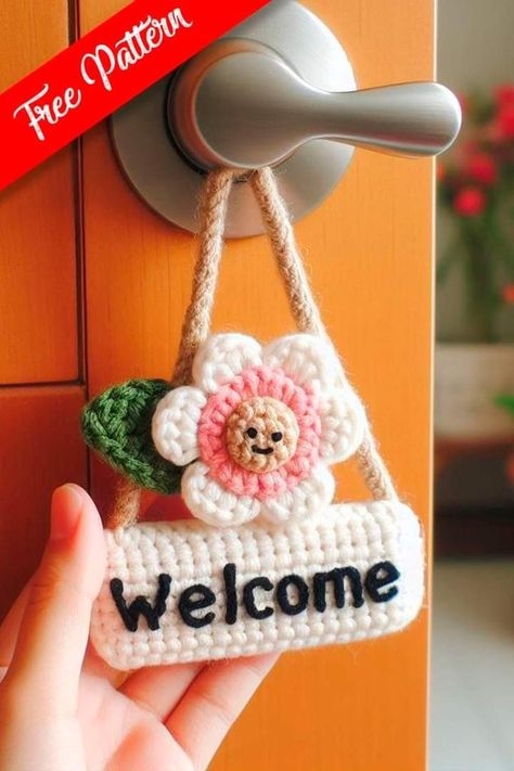 Crochet Door Decoration Free Pattern, Crochet For Decoration, Home Decor Knitting, Crochet Welcome Sign, Crochet Door Decor, Crochet Sign, Crochet Decor Ideas, Crochet Decor Home, Crochet Home Decor Ideas