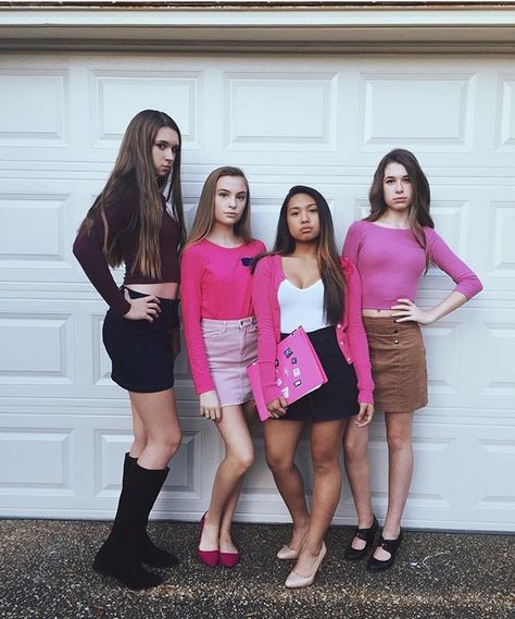 Mean Girls Group Teen Halloween Costume Easy Quick Fun Cute August Halloween, Emma Costumes, Mean Girls Halloween Costume, Teen Girl Halloween Costumes, Weird Costumes, Mean Girls Halloween Costumes, Diy Halloween Costumes For Girls, Teen Costumes, Halloween Costume Easy