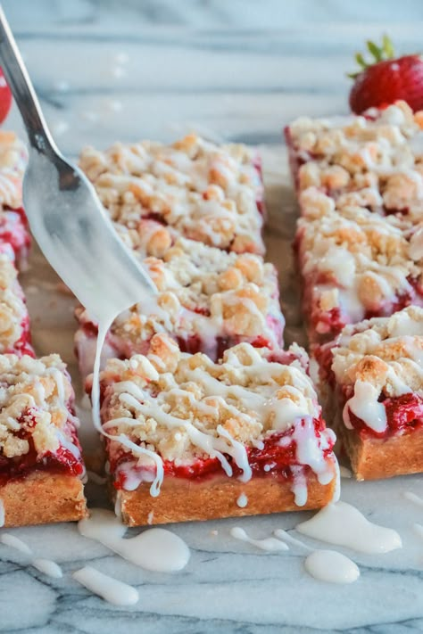 Gooey Summer Strawberry Crumb Bars - Lepp Farm Market Frozen Strawberry Bars, Farmer's Market Baked Goods, Strawberry Bars With Fresh Strawberries, Farmers Market Desserts, Farmers Market Baked Goods, Market Baked Goods, Coffee Shop Desserts, Strawberry Crumb Bars, Baking Summer