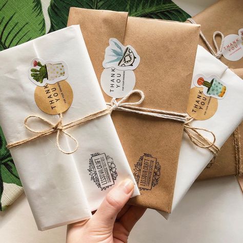 Etsy Packaging, Cute Envelopes, Packaging Ideas Business, Pen Pal Letters, Handmade Packaging, Craft Packaging, Creative Gift Wrapping, Pen Pal, Pola Sulam