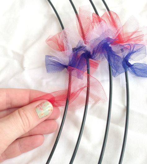 Attaching Tulle Tulle Wreath Tutorial, Tulle Wreath Diy, Patriotic Wreath Diy, Wreaths Crafts, Tulle Crafts, Diy Tulle, Deco Mesh Wreaths Tutorials, Tulle Wreath, Mesh Wreath Tutorial