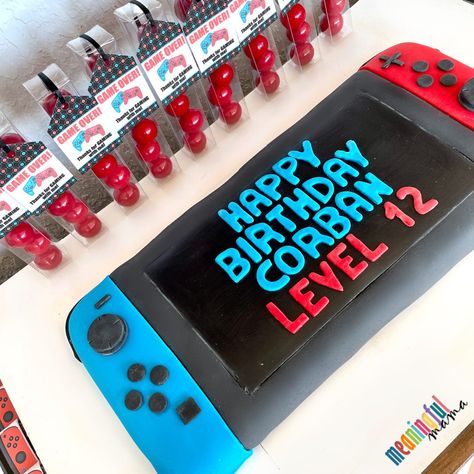 How to Make a Realistic Nintendo Switch Cake Nintendo Switch Cake, Nintendo Cake, Gamer Cake, Fondant Smoother, Video Game Cakes, Oreo Buttercream, Video Games Birthday Party, Black Fondant, Video Game Party