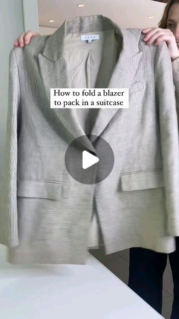 Home organization&decor ideas on Instagram: "How to fold a blazer if you want to pack it in your suitcase 🤩 Credit @what.sophie.does  . For the owners: if you don't want your content to be posted on our page please contact us in DM, we will fix or delete it immediately. Thank you ❤ . #tips #hacks #usefultips #lifehack #lifehacks #homehacks #simplifyyourspace #helpfultips #helpful  #tipsandtricks #homehacks  #packing #packingtips #packinghacks  #folding #foldinghacks #foldingclothes #foldingtutorial #foldingtips #foldingtowels #konmarifolding" How To Pack Blazers In Suitcase, Wrinkle Free Packing, How To Fold Sweaters, Clothes Repair, Folding Tips, Styling Hacks, Folding Techniques, Packing Bags Travel, Easy Diy Clothes