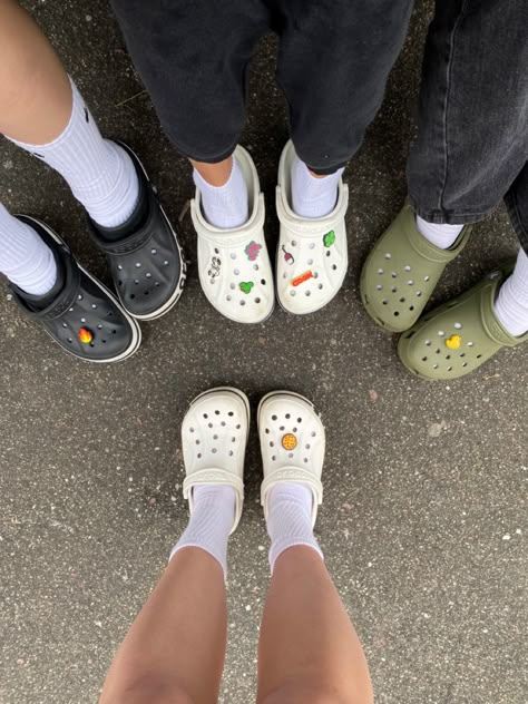 Army Green Crocs, Crocs With Socks, Cute Croc Charms, Cool Crocs, Green Crocs, Birks Outfit, Uk Girl, Uñas Aesthetic, Crocs Outfit