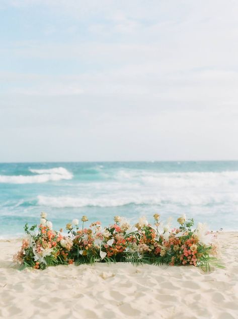 Tropical citrus Micro-wedding inspiration in Hawaii | Hawaii Wedding Inspiration Traveling To Hawaii, Wedding Altar, Casual Beach Wedding, Citrus Wedding, Beach Floral, Beach Wedding Flowers, Grass Wedding, Beach Ceremony, Waterfront Wedding