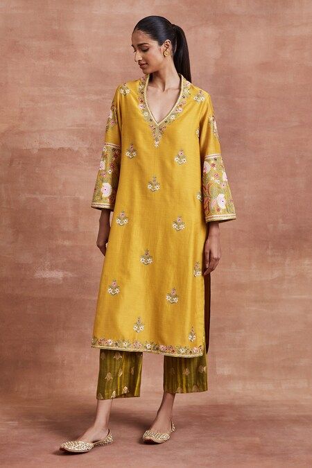 Buy Yellow Handwoven Chanderi Silk Embroidery Thread V Neck Damini Aari Kurta Set For Women by Sue Mue Online at Aza Fashions. Cotton Silk Suit Designs Indian, Raw Silk Kurta Designs Women, Chanderi Kurta Designs, Designer Suits For Women Indian, Suit Designs Indian Style, Suits For Women Indian, Cotton Dress Pattern, Suit Neck Designs, Silk Kurti Designs