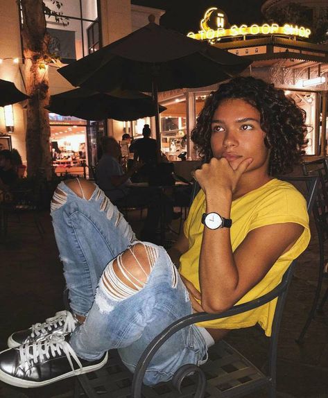 omar rudberg long hair young royals 2020 2021 yellow Omar Rudberg Long Hair, Omar Rudberg Icon, Guy In Crop Top, Omar Rudberg, Young Royals, Andrew Christian, Cameron Boyce, Black Queen, I Fall In Love