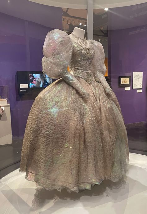 Sarah’s ball gown in the film Labyrinth displayed at the Contemporary Jewish Museum Labyrinth Cosplay, Labyrinth Dress, Sarah Labyrinth, Sarah Williams, Labyrinth 1986, Costume Inspirations, Prom Inspo, Jewish Museum, Princess Theme