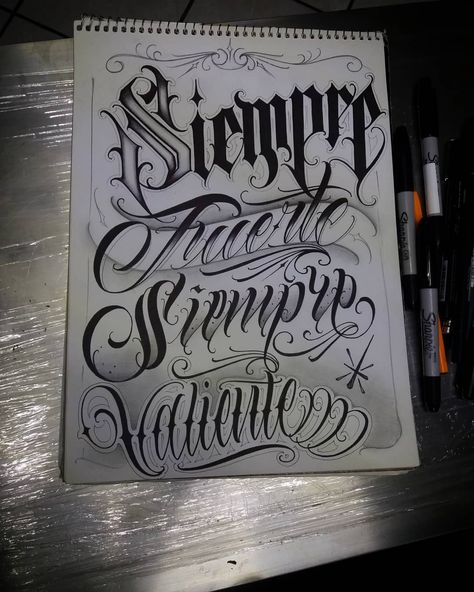 𝕵𝖔𝖘𝖊 𝖗𝖆𝖒𝖎𝖗𝖊𝖟 en Instagram: “-SIEMPRE FUERTE SIEMPRE VALIENTE- #SKTCH#lettering#letras#malandro#ink#tatto#script #selfmade#longlive#blvckholecreative#” Gangster Fonts, Lettering Malandro, Aztec Drawing, Jose Ramirez, Lettering Styles Alphabet, Chicano Lettering, Tattoo Lettering Styles, Tattoo Outline Drawing, Airbrush Designs