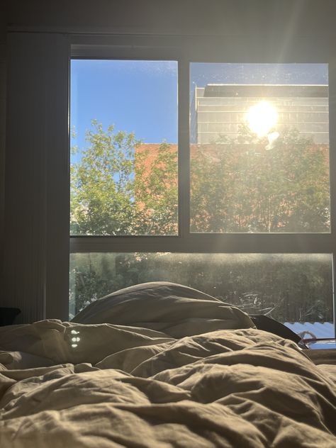 Aesthetic Window Bedroom, Clean Environment Aesthetic, Bright Morning Aesthetic, Sunny Apartment Aesthetic, Bright Girl Aesthetic, Big Window Aesthetic, Morning Bedroom Aesthetic, Big Window Bedroom Aesthetic, Apartment Window Aesthetic