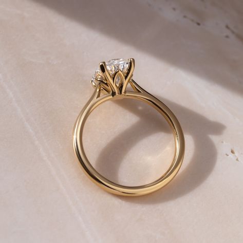 JESSIE Oval cut Petal claw style 2.50ct Centre Diamond 18k Recycled Gold Bestseller ✨ Made to order Ring 6-8 weeks to craft Handmade in London Ships worldwide 💕 Wedding Bands ordered separately #petalclaws #floralring #flowerring #ovalcutring #ovalcut #engagementring #solitairering #uniquering #engaged #goldring Cathedral Ring Setting, Setting Engagement Ring, Engagement Ring Oval Cut, Moissanite Vs Diamond, Cathedral Engagement Rings, Oval Moissanite Ring, Engagement Ring Solitaire, Engagement Ring Oval, Oval Cut Ring