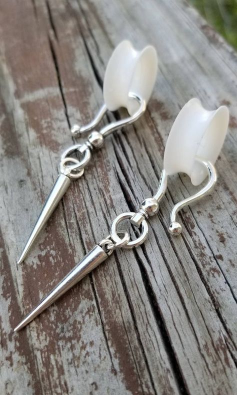 Hey, I found this really awesome Etsy listing at https://www.etsy.com/listing/707616235/spike-earrings-silver-dangle-spikes Silver Cross Jewelry, Earrings Gauges, Dangle Gauges, Spiked Jewelry, Stretched Ear, Gauge Earrings, Edgy Earrings, Stretched Lobes, Ear Hangers