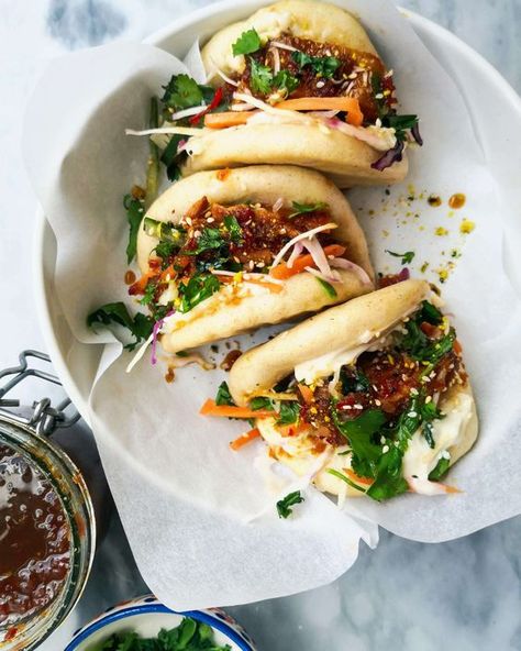 How to Make Quick Bao Buns Ground Pork Bao Buns, Pulled Pork Bites, Bao Buns Pulled Pork, Boa Bun Filling, Pulled Pork Bao Buns, Homemade Bao Buns, Easy Bao Buns, Chicken Bao Buns Recipe, Bao Buns Filling